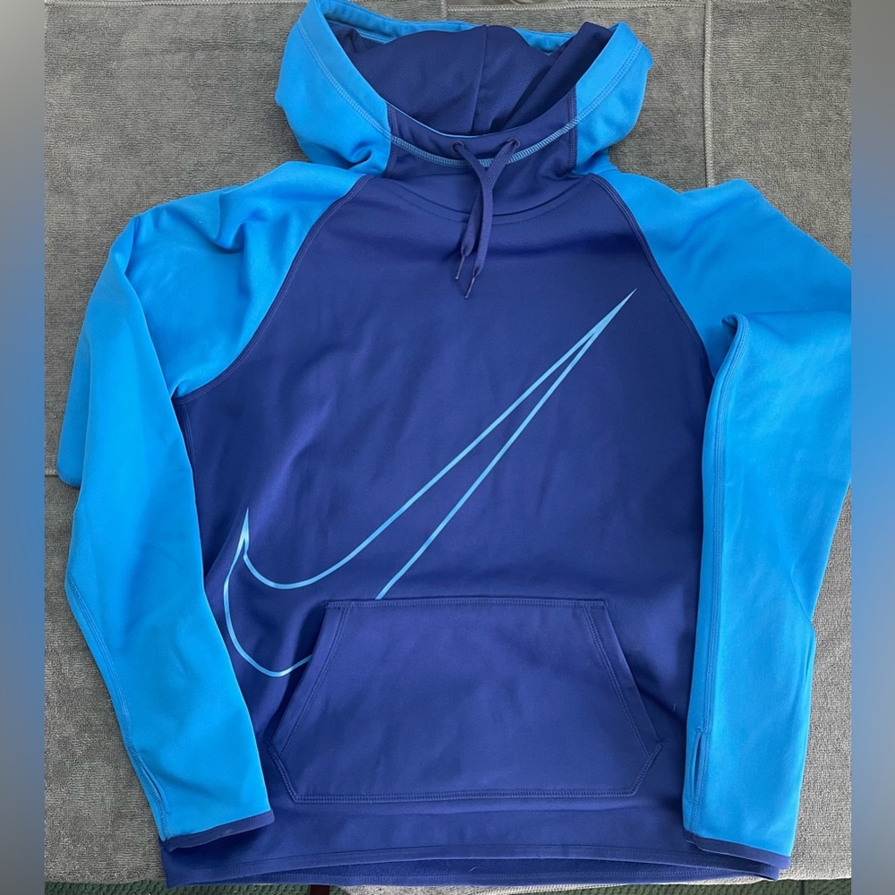 Nike Womens Dri Fit Hoodie. *Like New* Size M 100% Polyester.